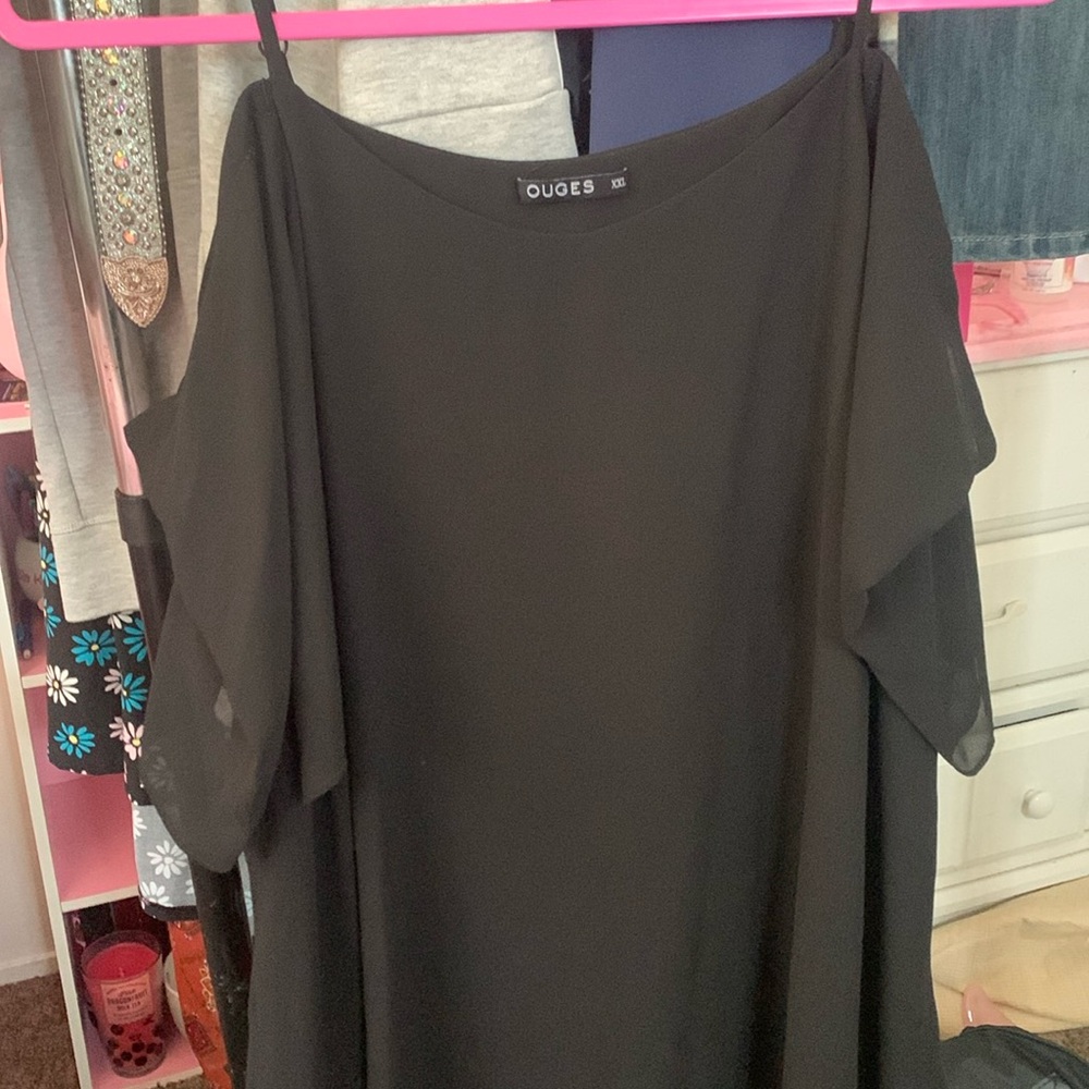 Ouges Black flowy Top